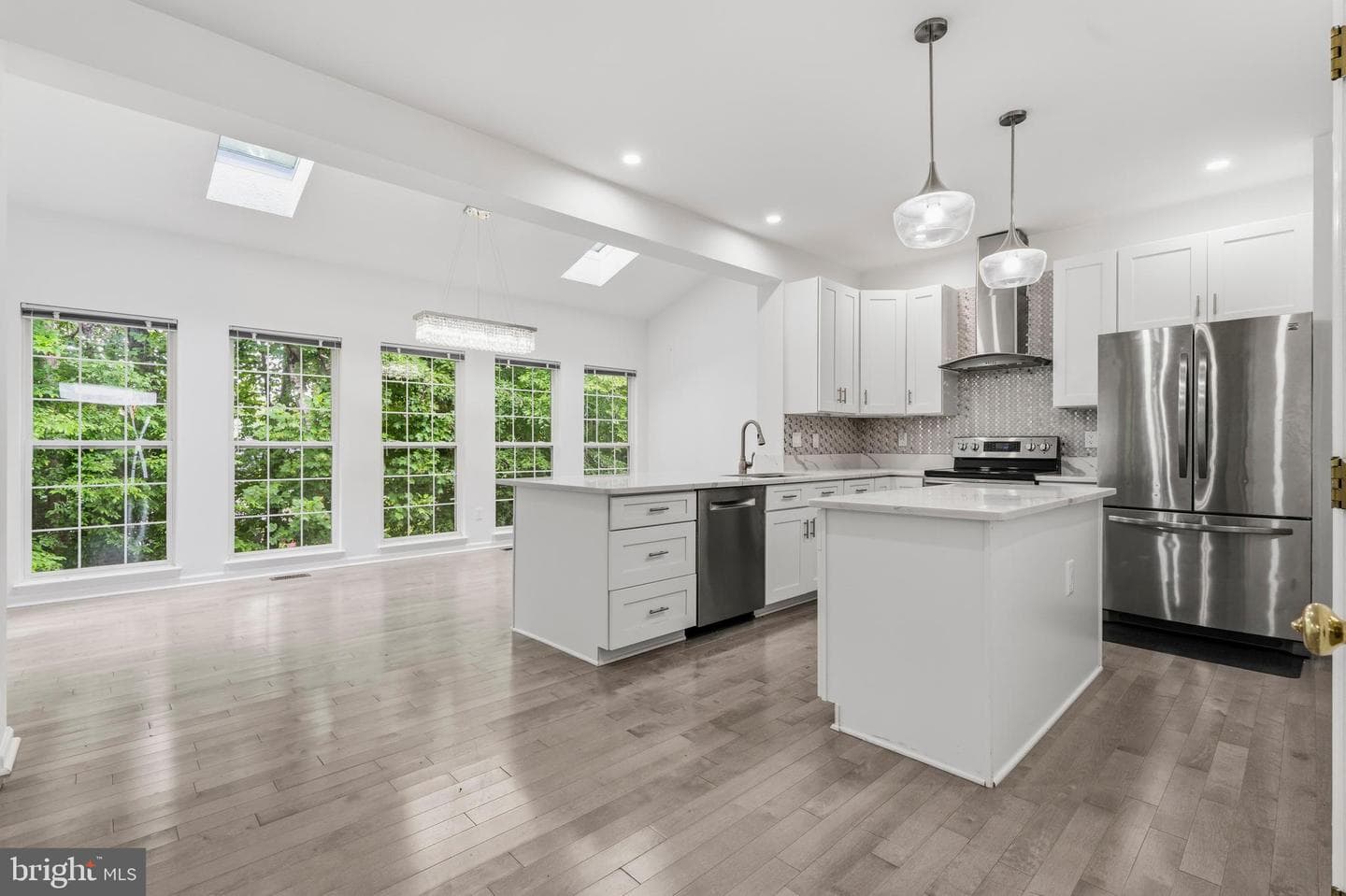 33 Jade Drive photo 3