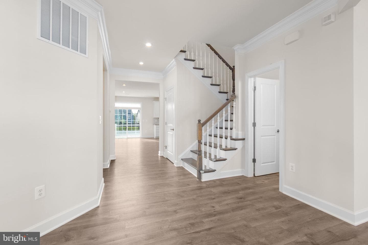 1221 Marigold Street photo 6