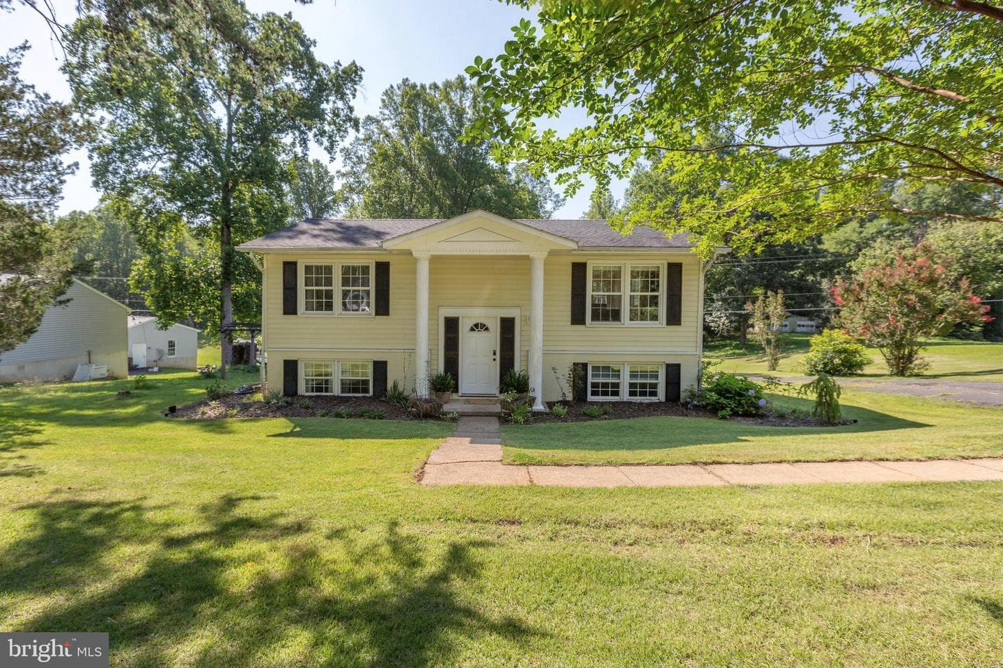 665 Holly Corner Rd, Fredericksburg