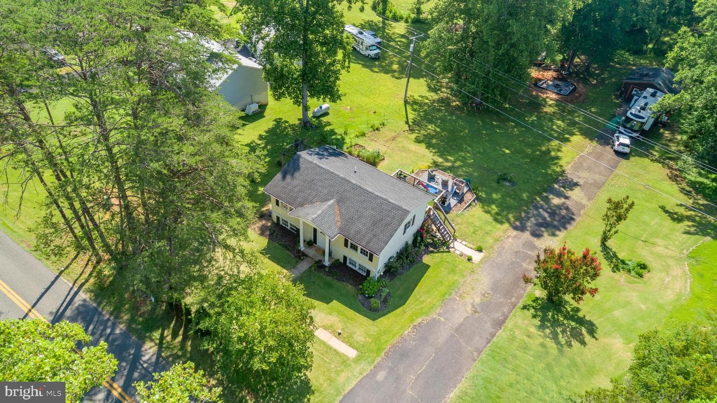 665 Holly Corner Rd photo 3