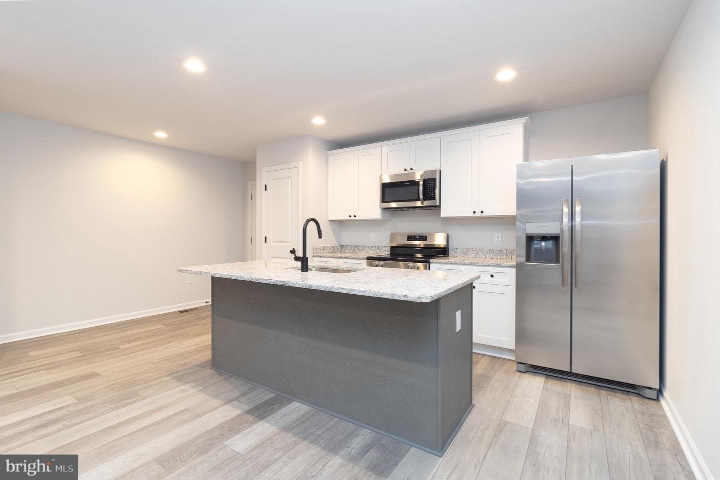 1194 Holly Street photo 11