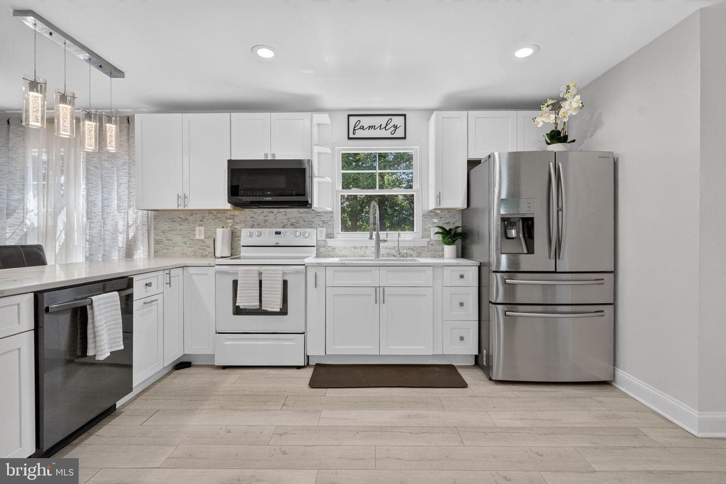 212 Pepper Tree Lane photo 9