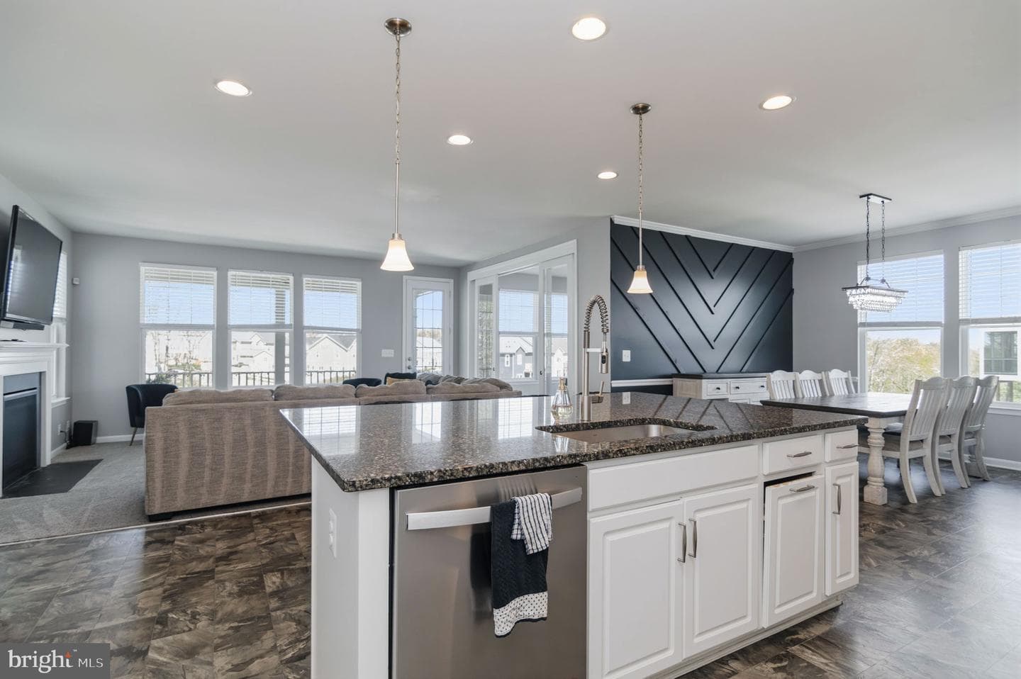 457 Gladiola Way photo 8