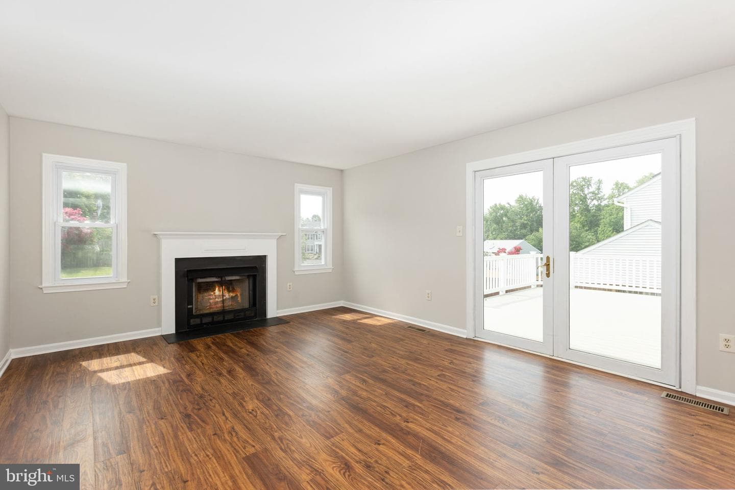 1 Markham Way photo 32