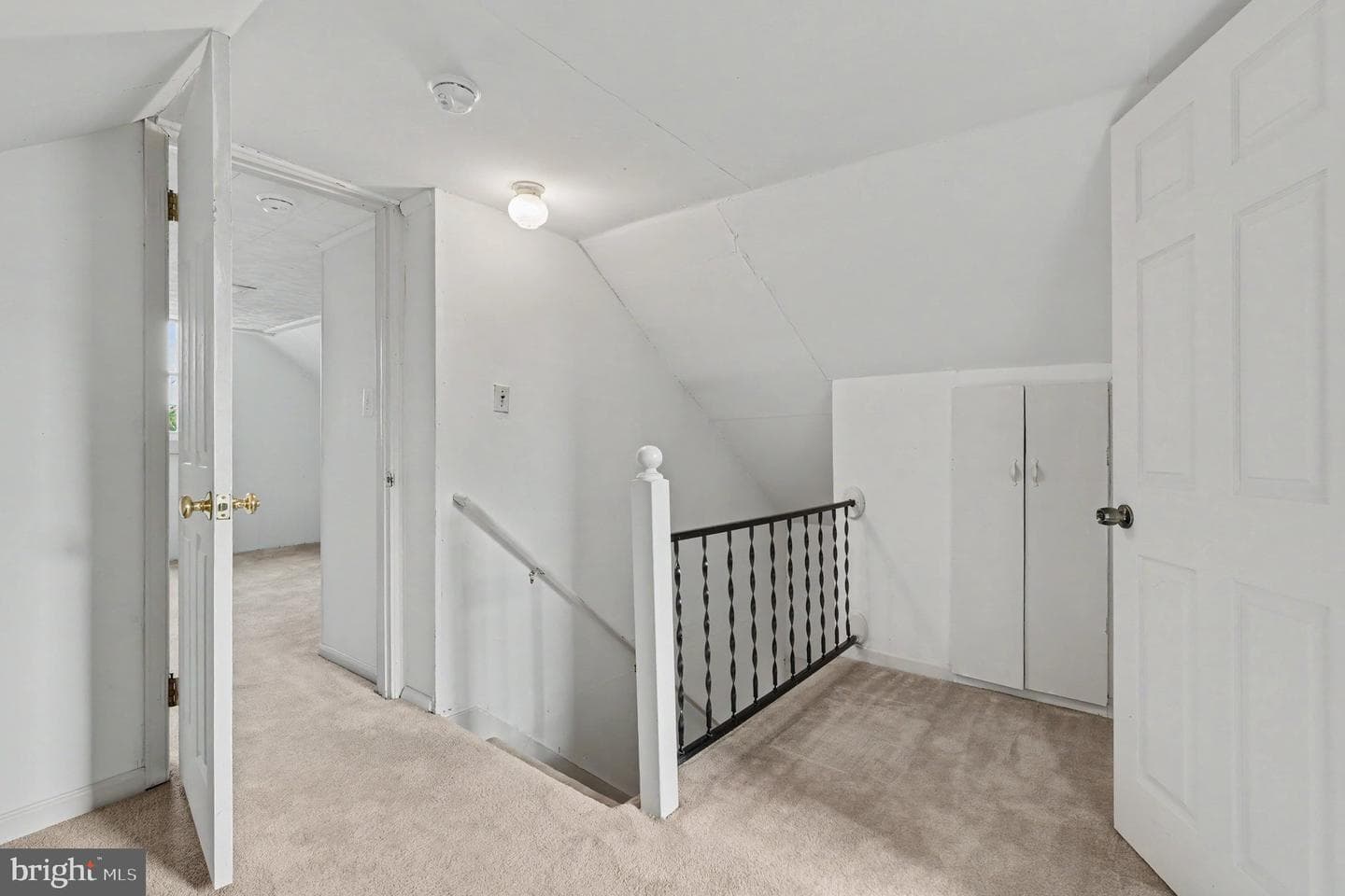 302 E Chatham Street photo 16