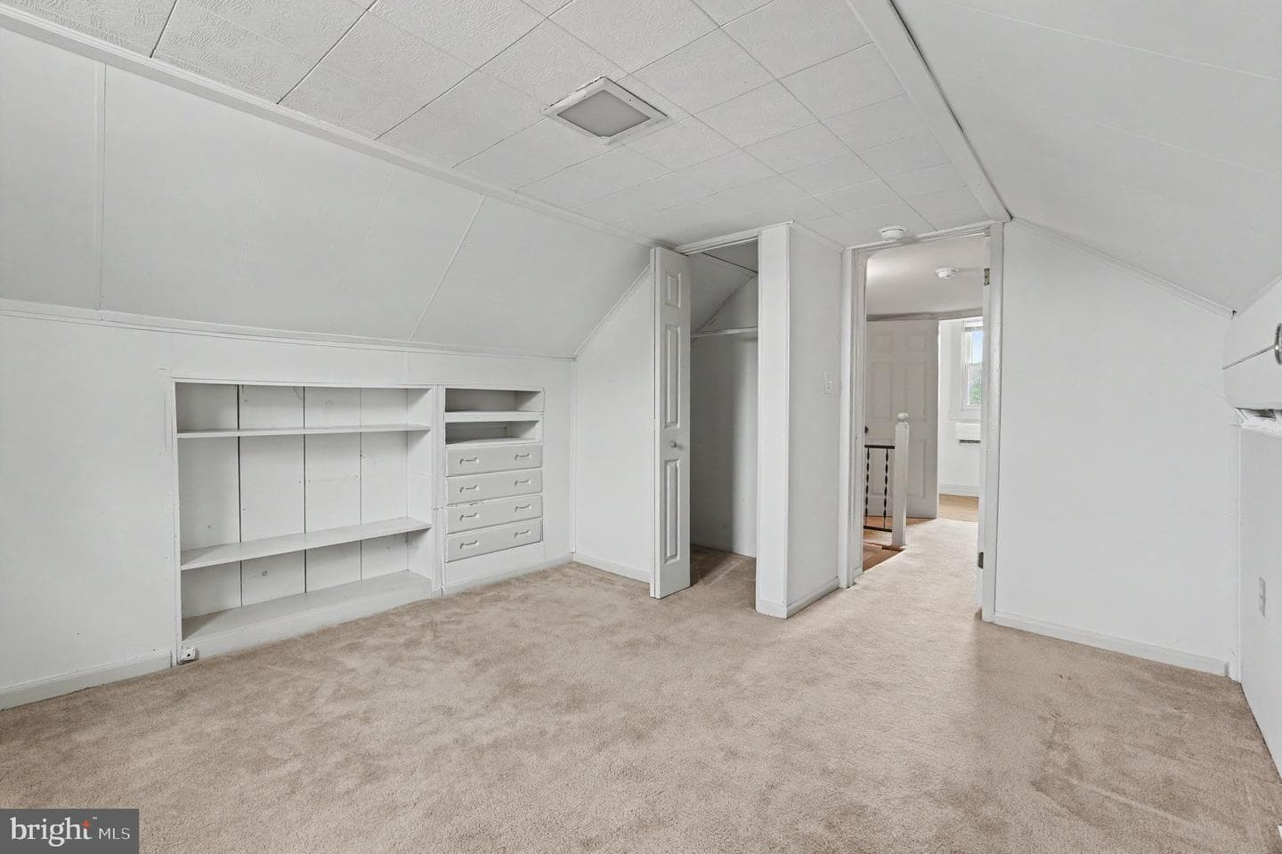302 E Chatham Street photo 17