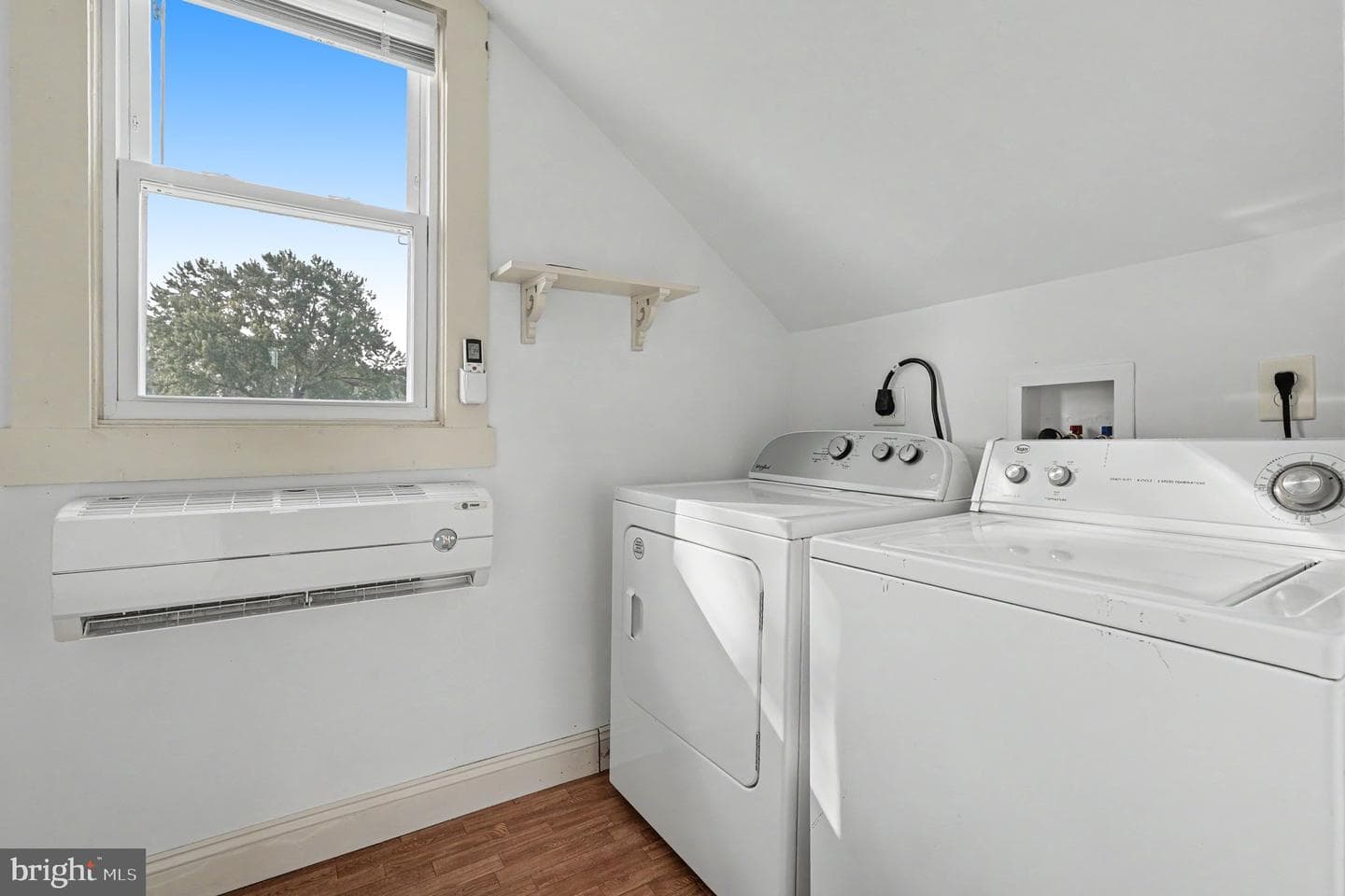 302 E Chatham Street photo 20