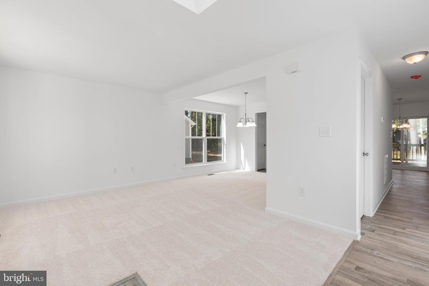 71 Laurel Lane photo 3