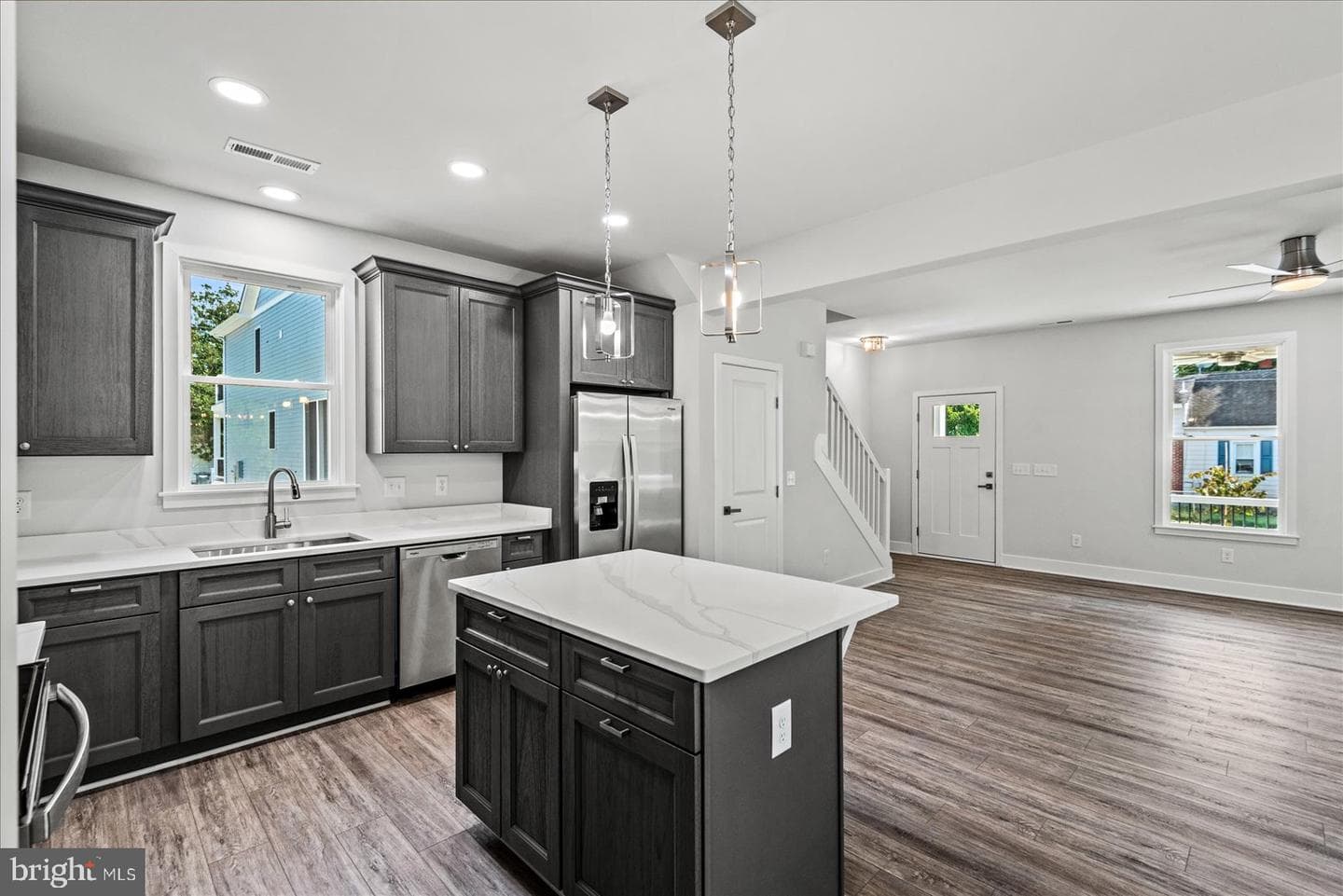 207 Lincoln photo 11