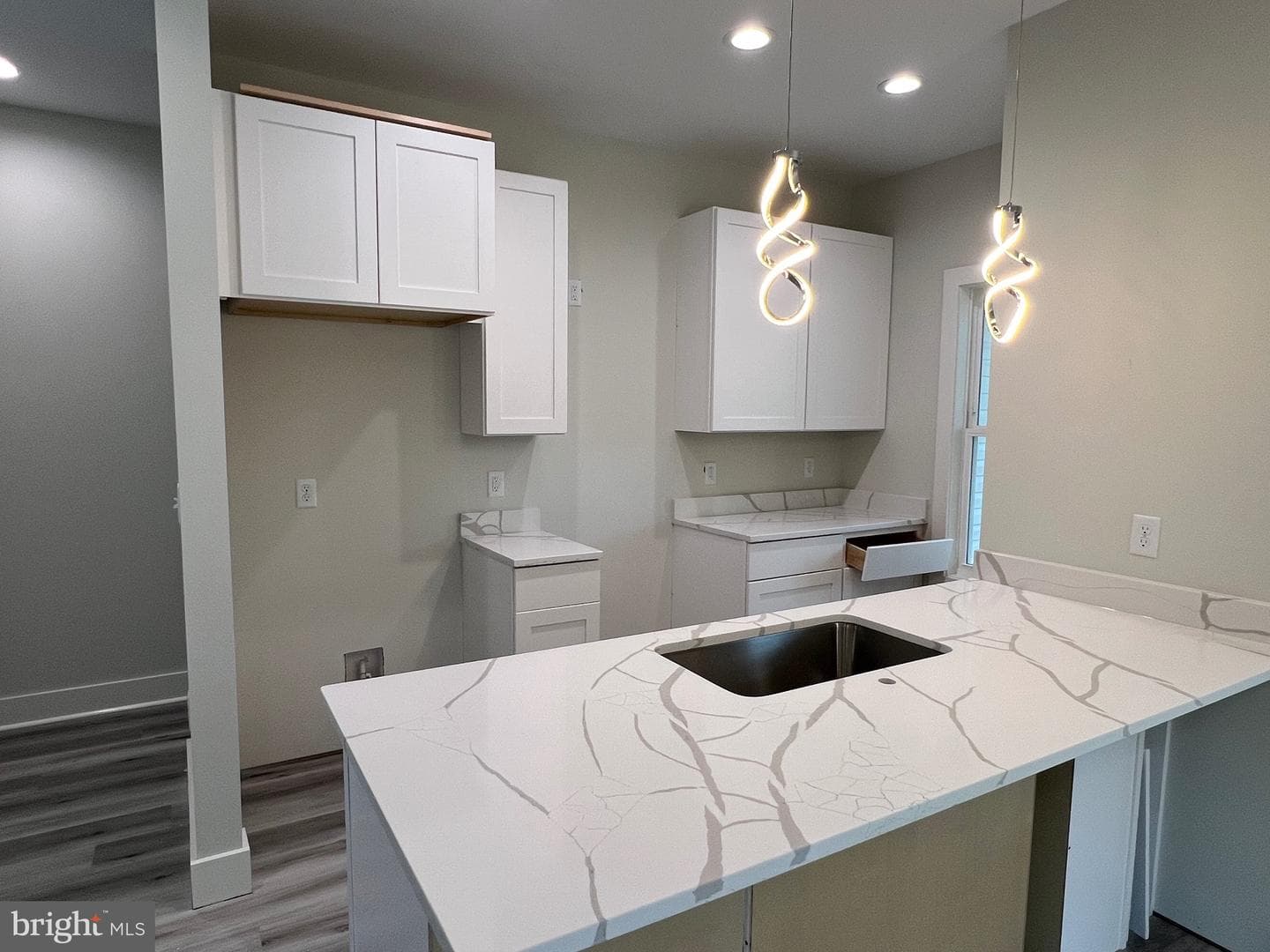 175 Rose Way photo 3