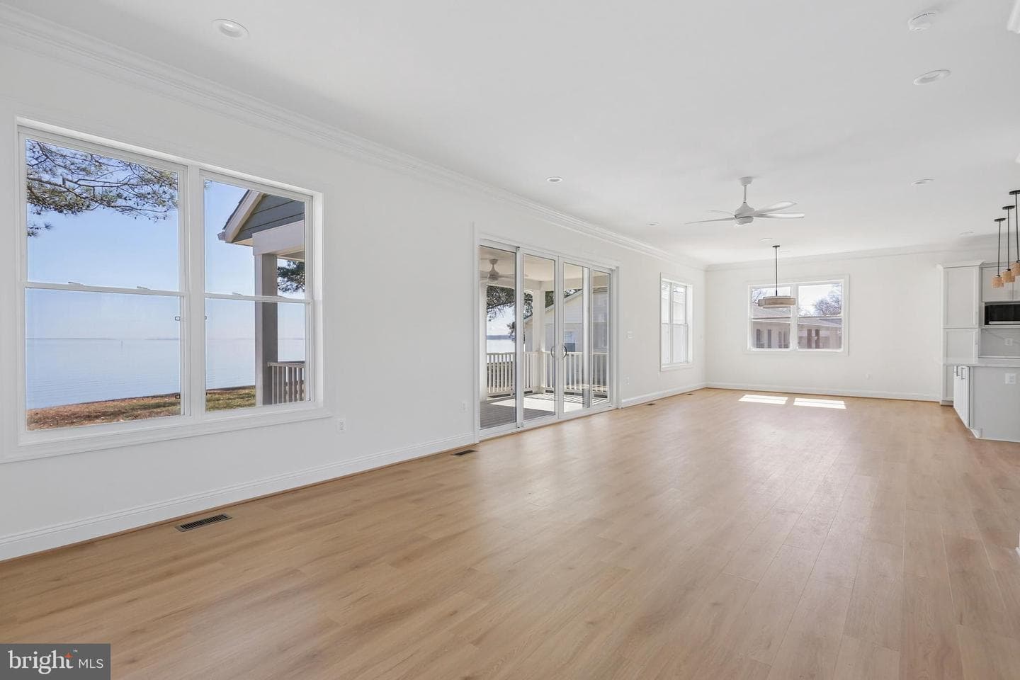 54 Shore Dr. photo 12