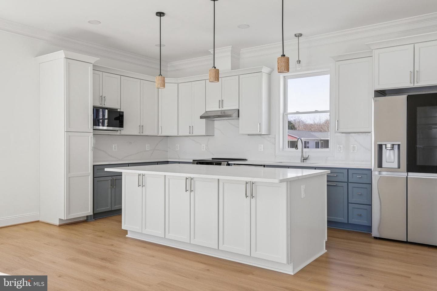 54 Shore Dr. photo 3