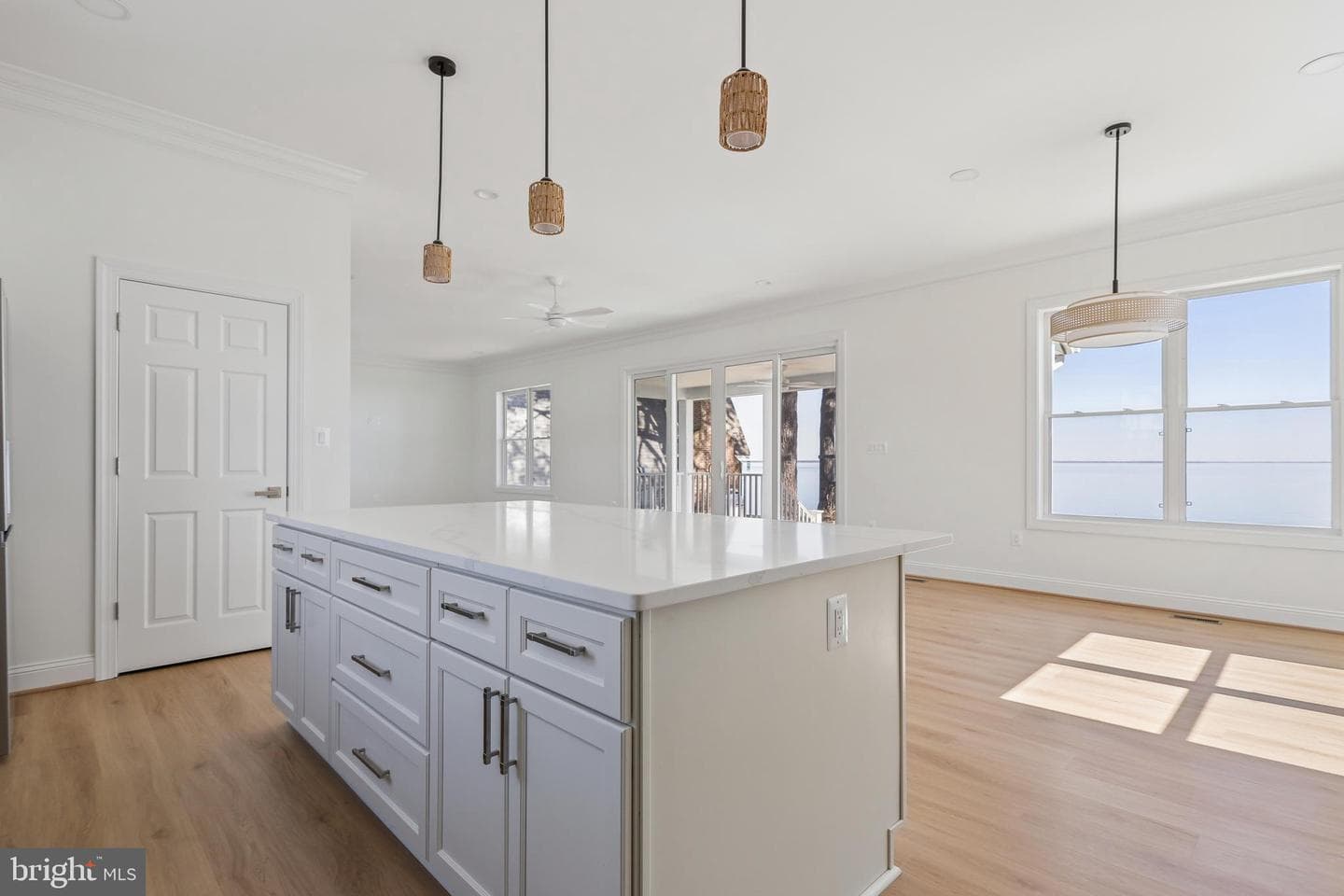54 Shore Dr. photo 4