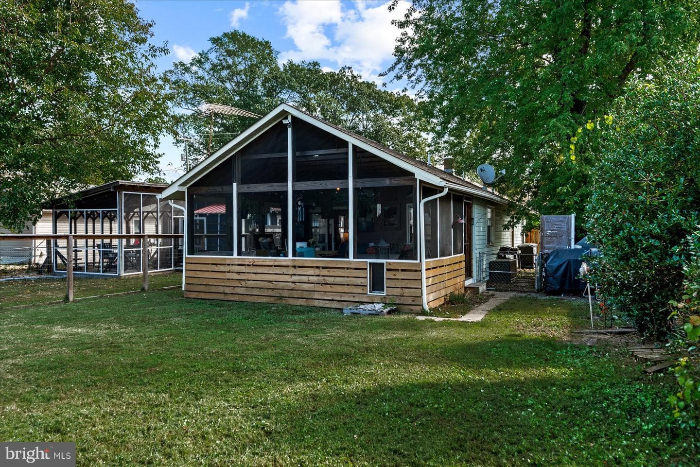 1109 Bancroft Avenue photo 33