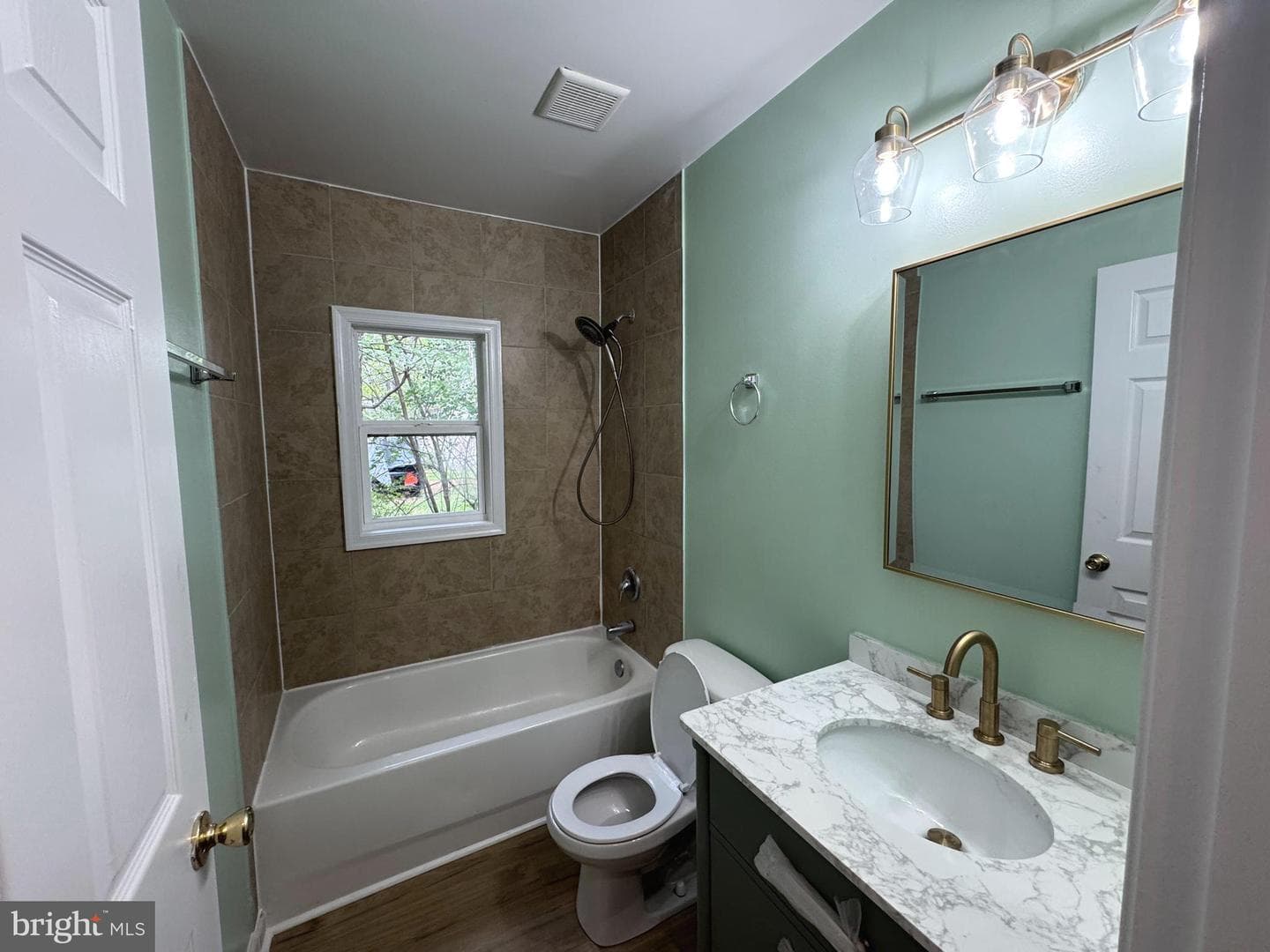 1605 Lakeview Drive photo 9