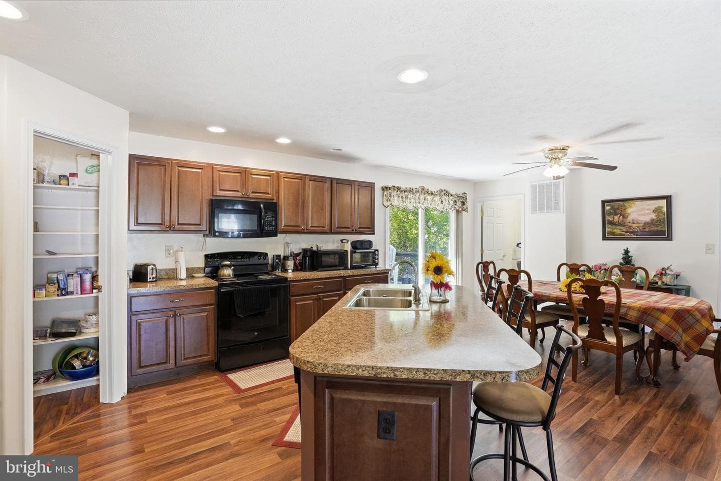 275 Monticello photo 8