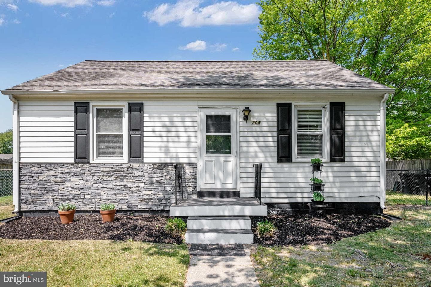 305 Locust Avenue photo 3