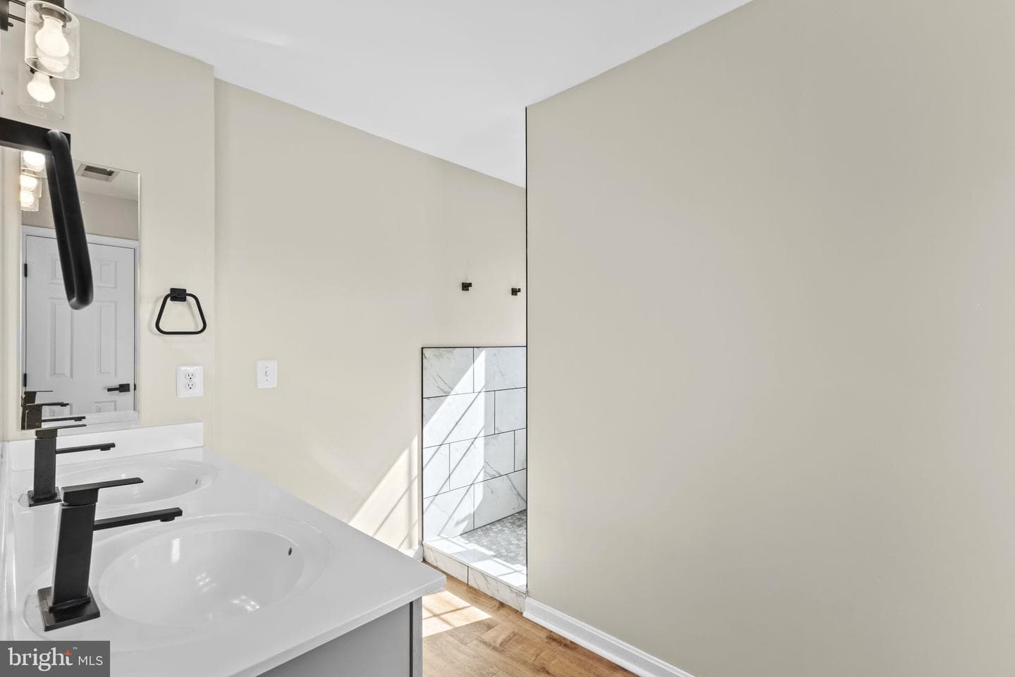 506 Monroe Point Drive photo 11