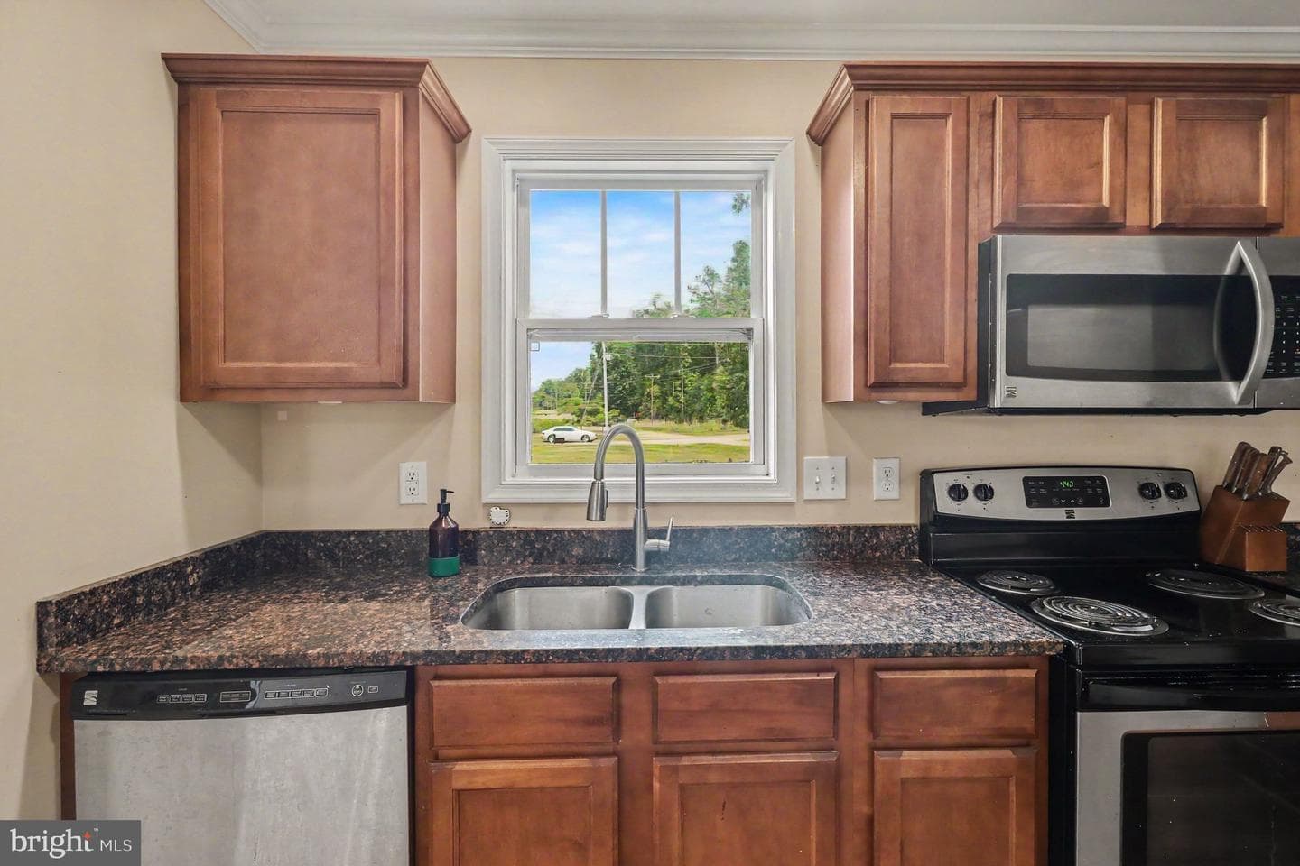 214 Richmond Road photo 11