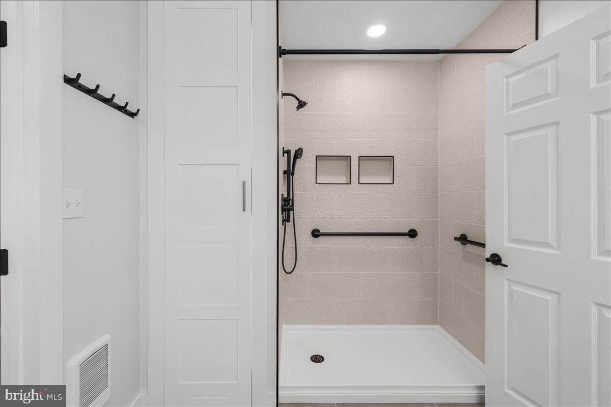 832 Winder Court photo 15