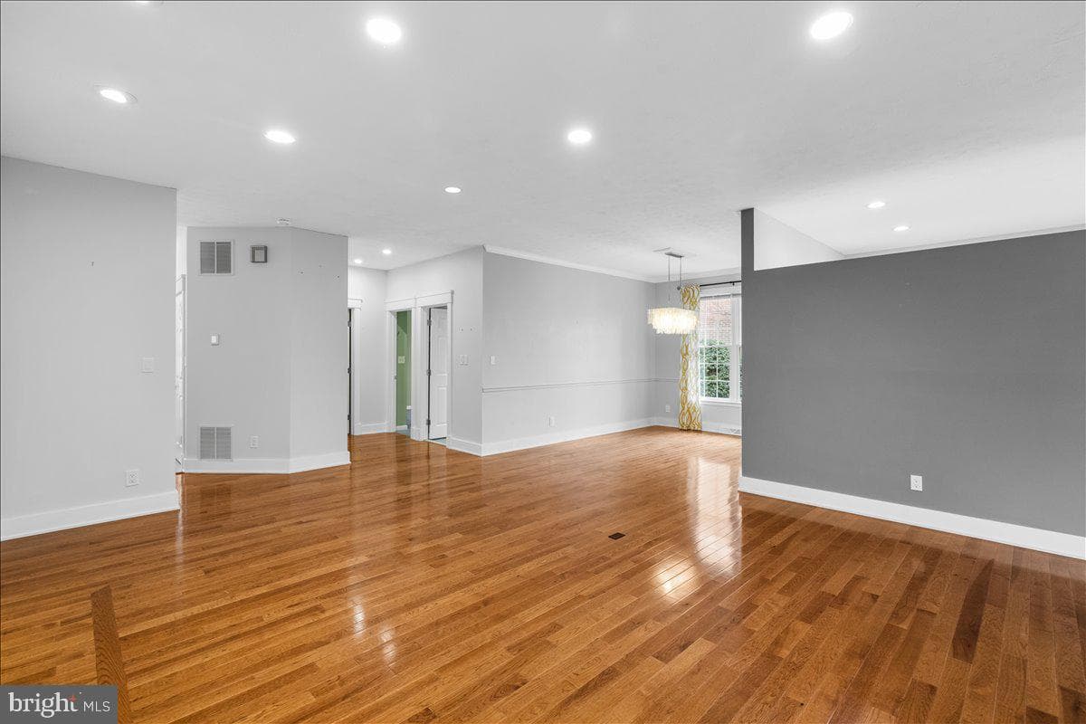 832 Winder Court photo 9