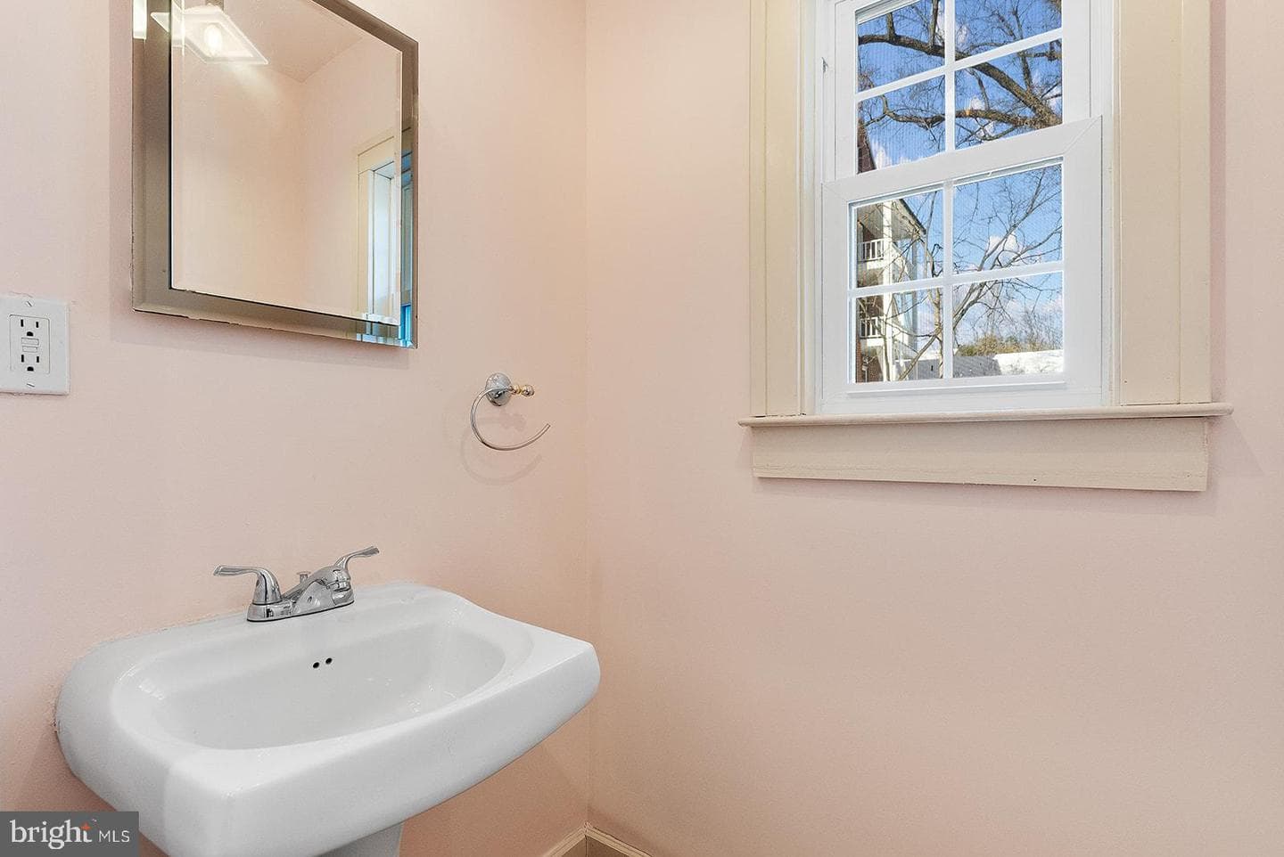 132 Amherst Street photo 23