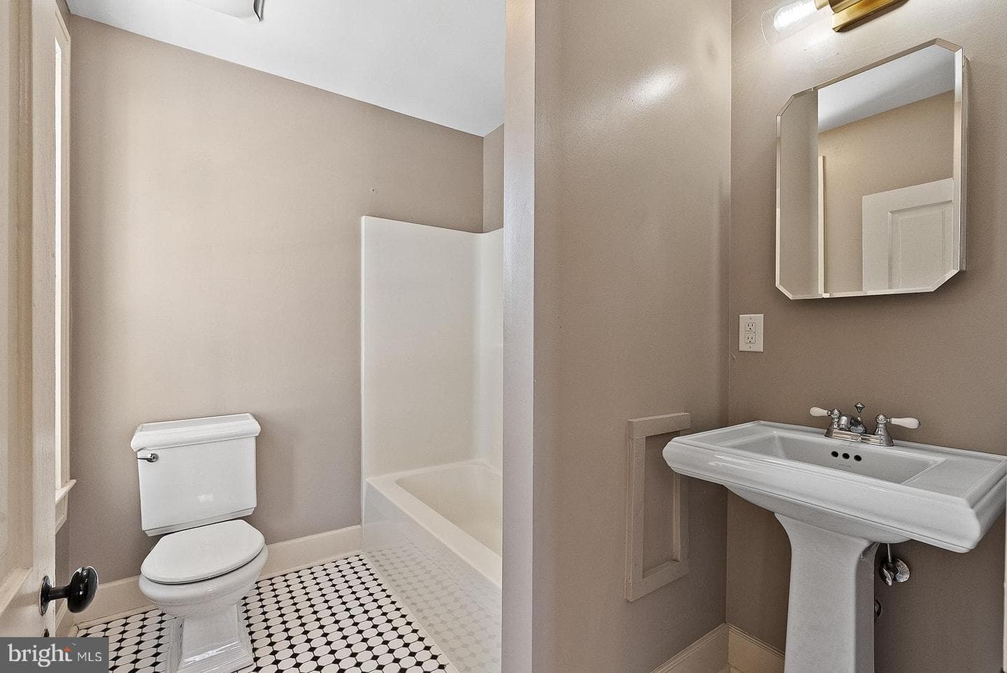 132 Amherst Street photo 57