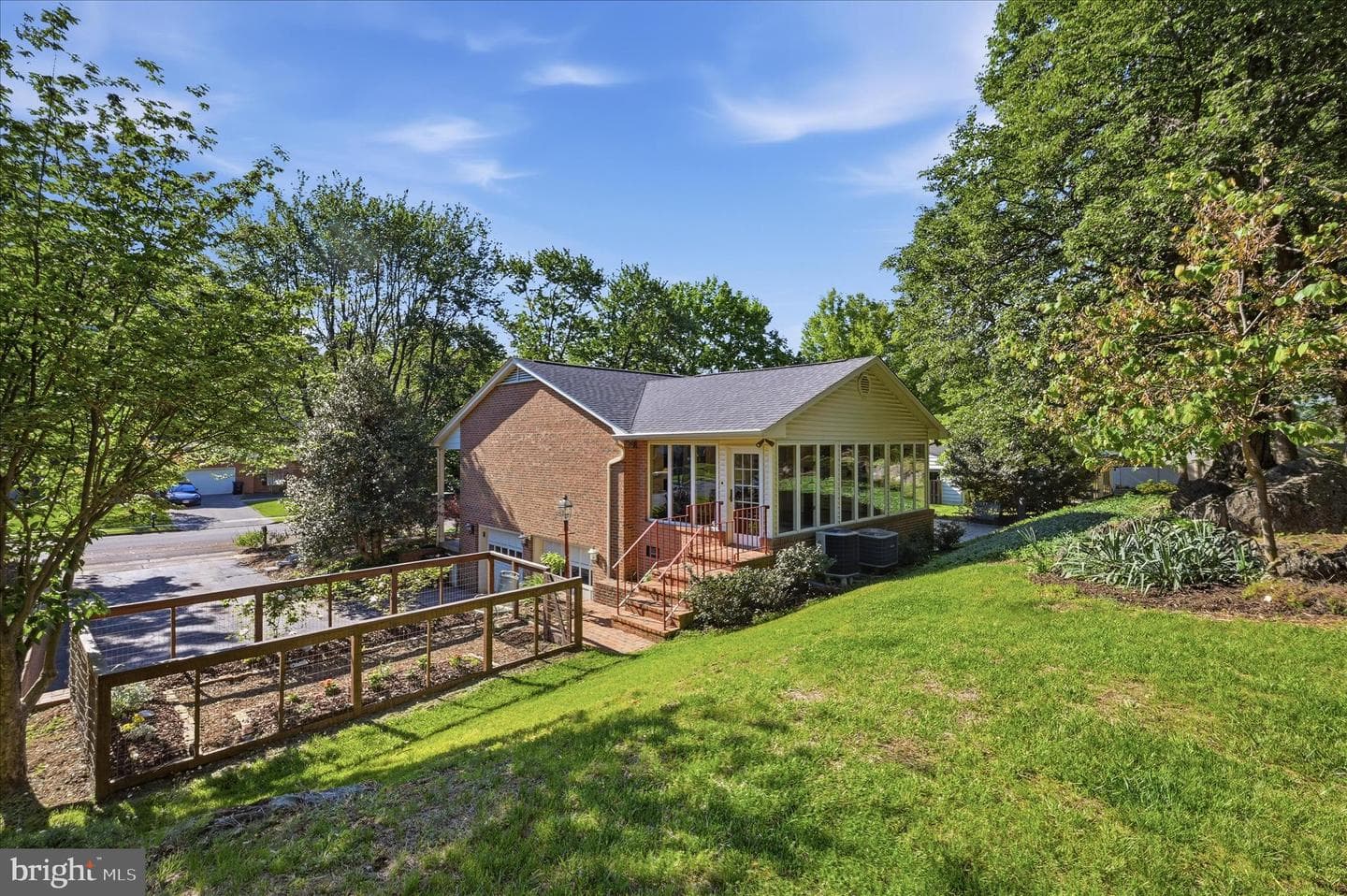 315 Walker Street photo 40