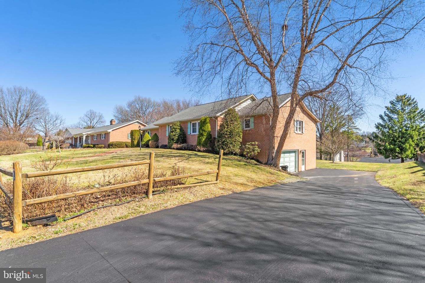 308 Ridge Avenue photo 4