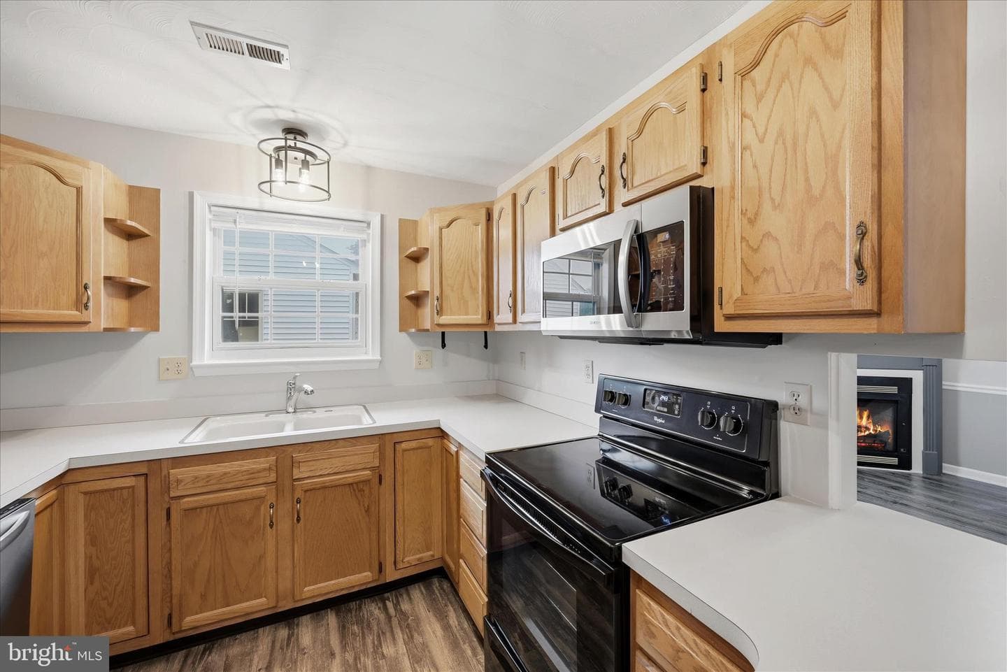 202 Russelcroft Road photo 14