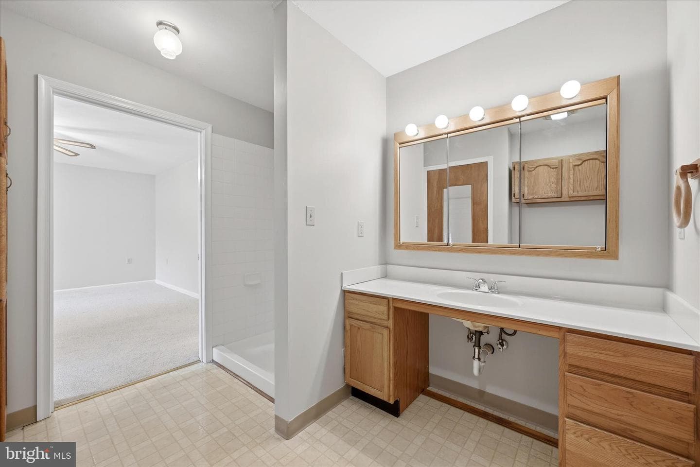 202 Russelcroft Road photo 24