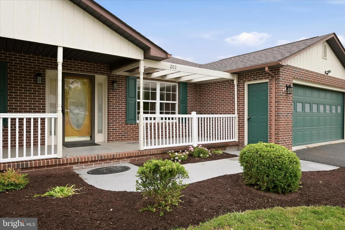 202 Russelcroft Road photo 4