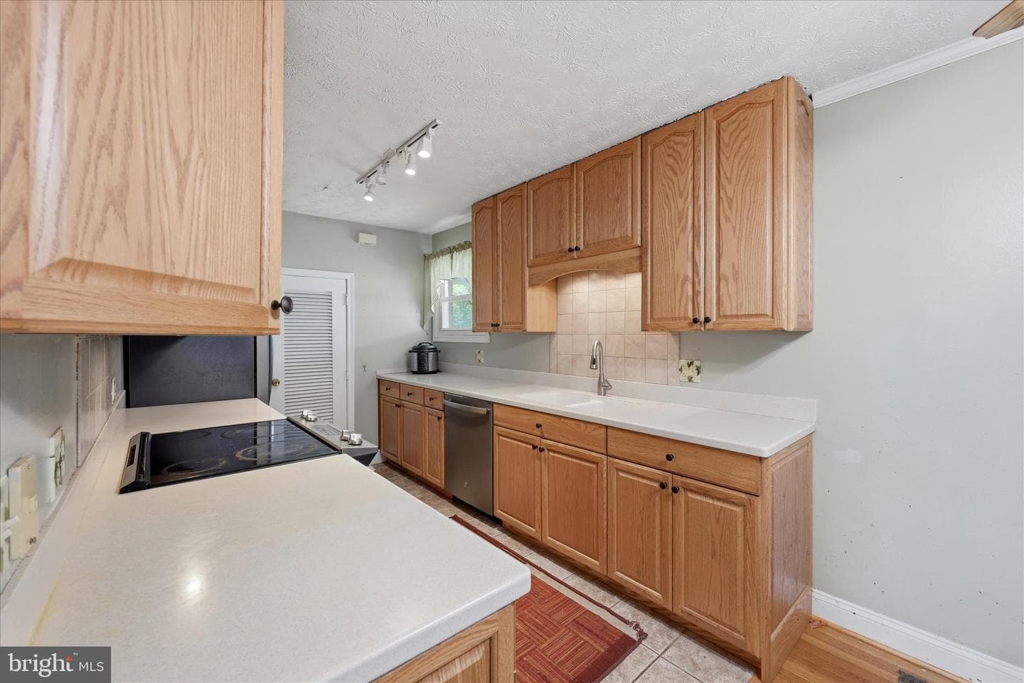433 Beechcroft Road photo 12
