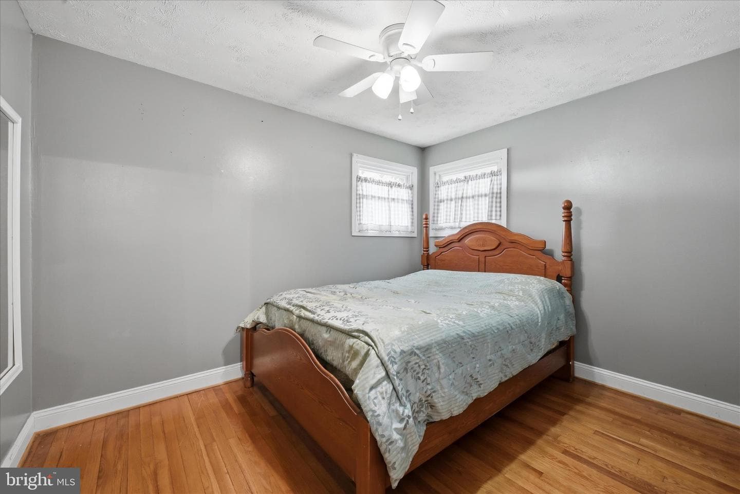 433 Beechcroft Road photo 22