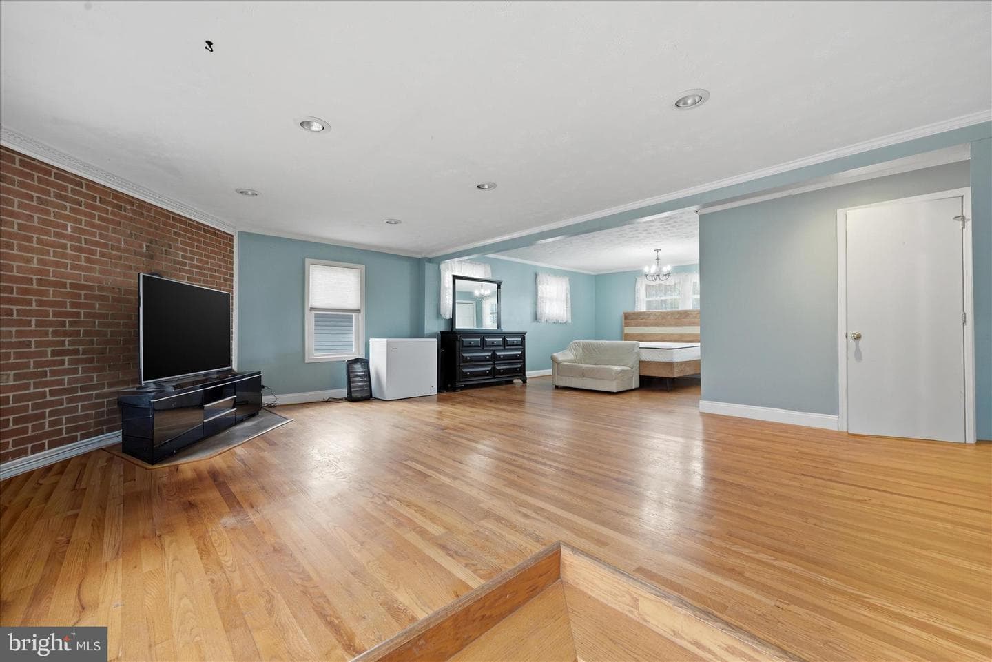 433 Beechcroft Road photo 26