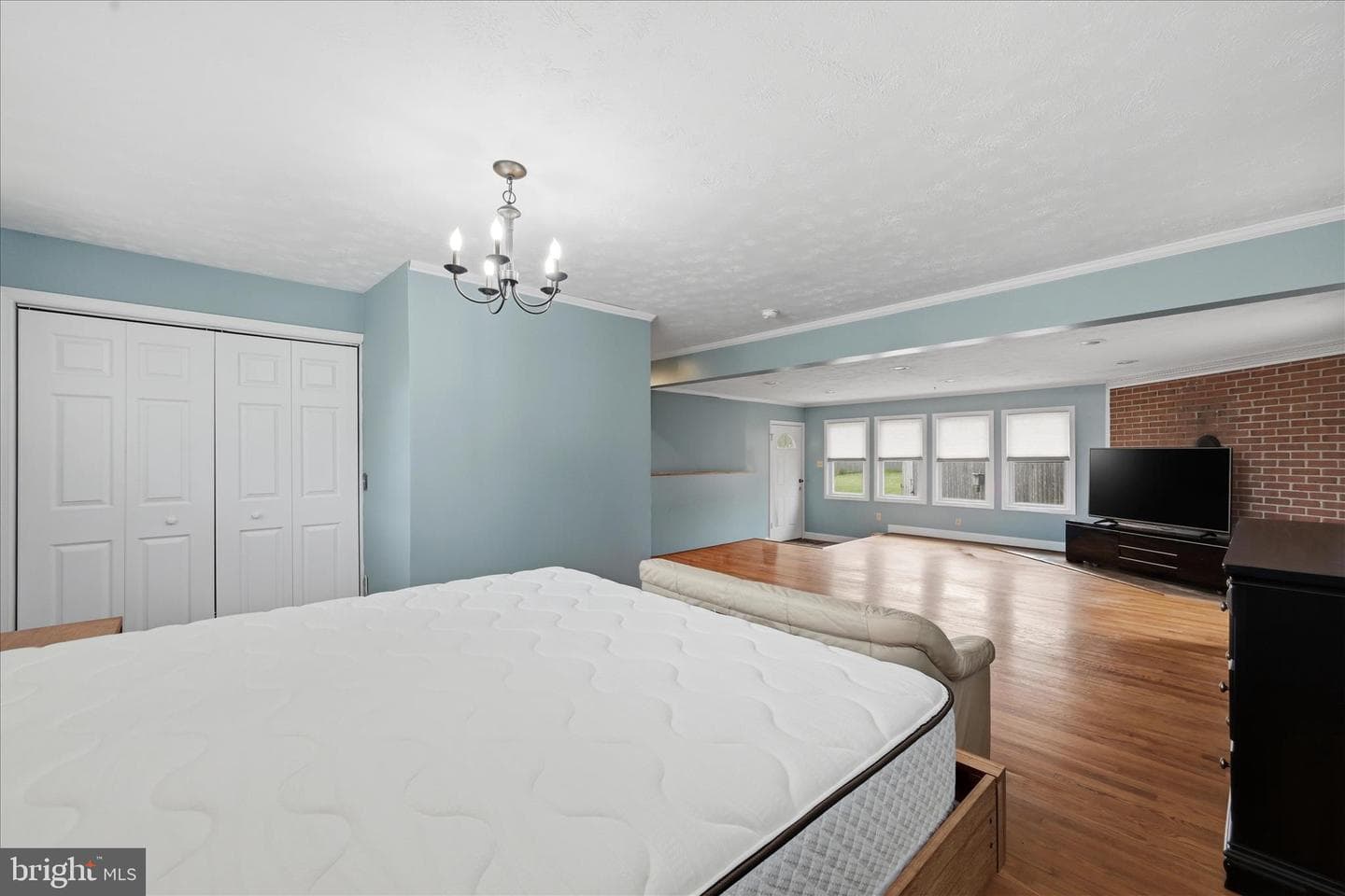 433 Beechcroft Road photo 28