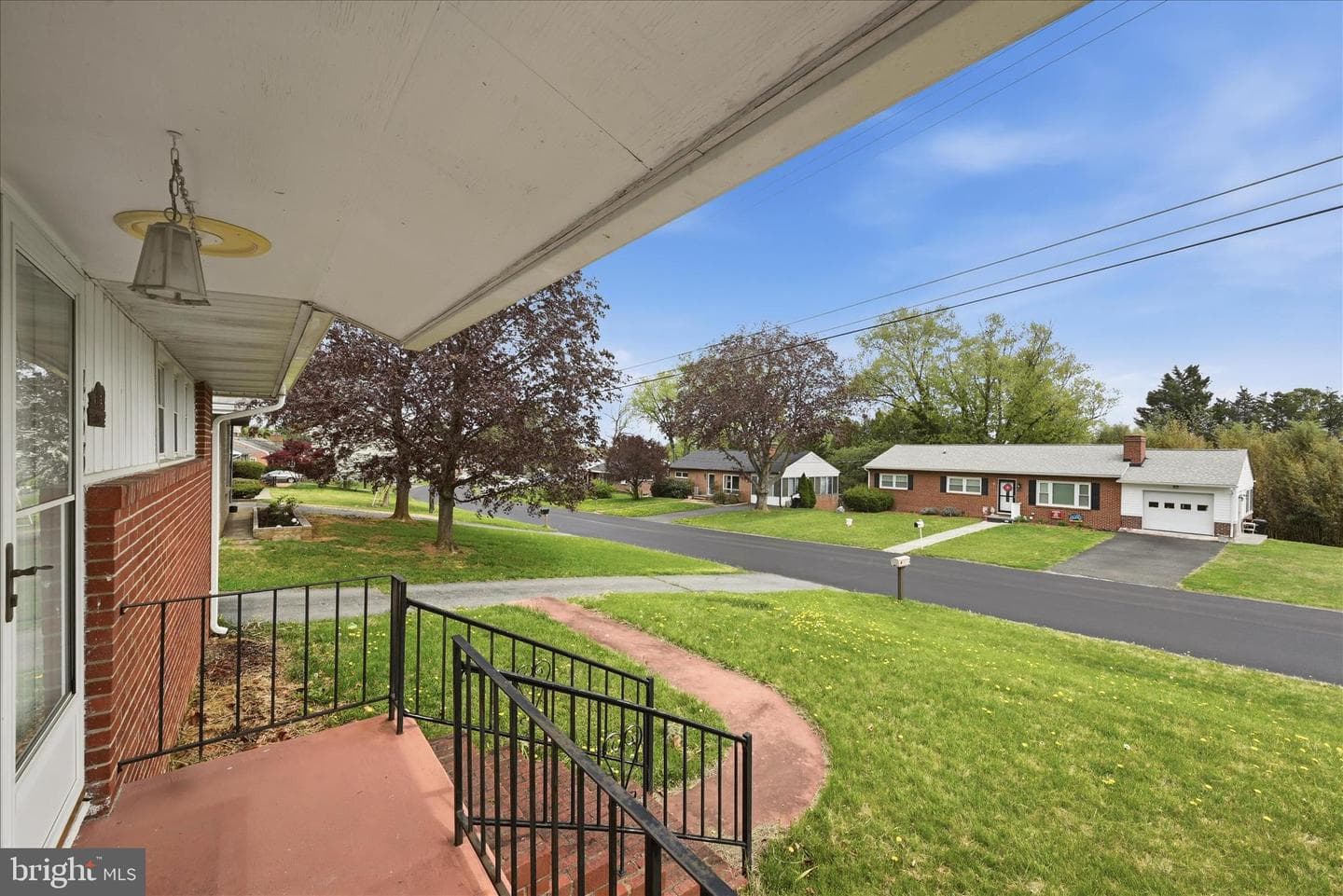 433 Beechcroft Road photo 3