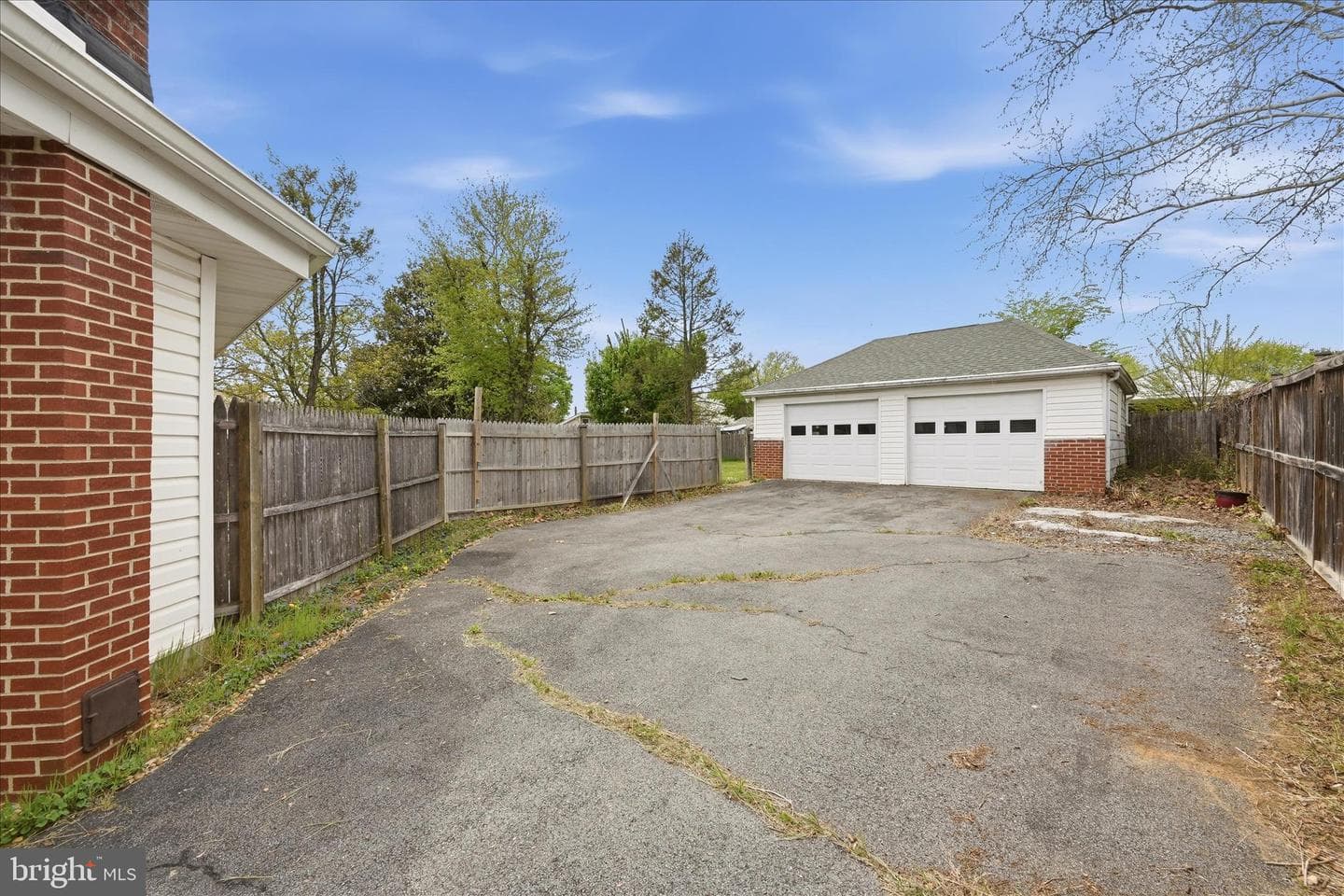 433 Beechcroft Road photo 30