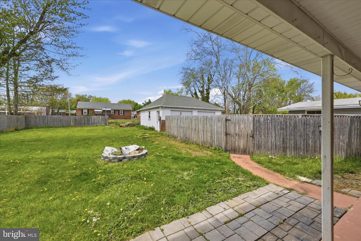 433 Beechcroft Road photo 33