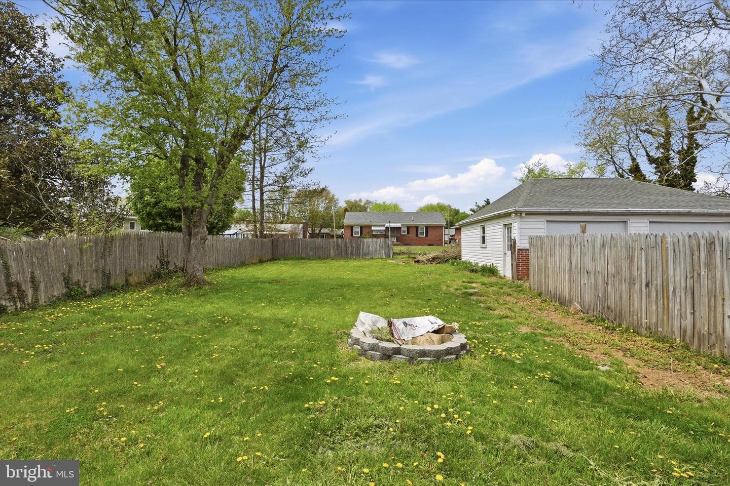 433 Beechcroft Road photo 34