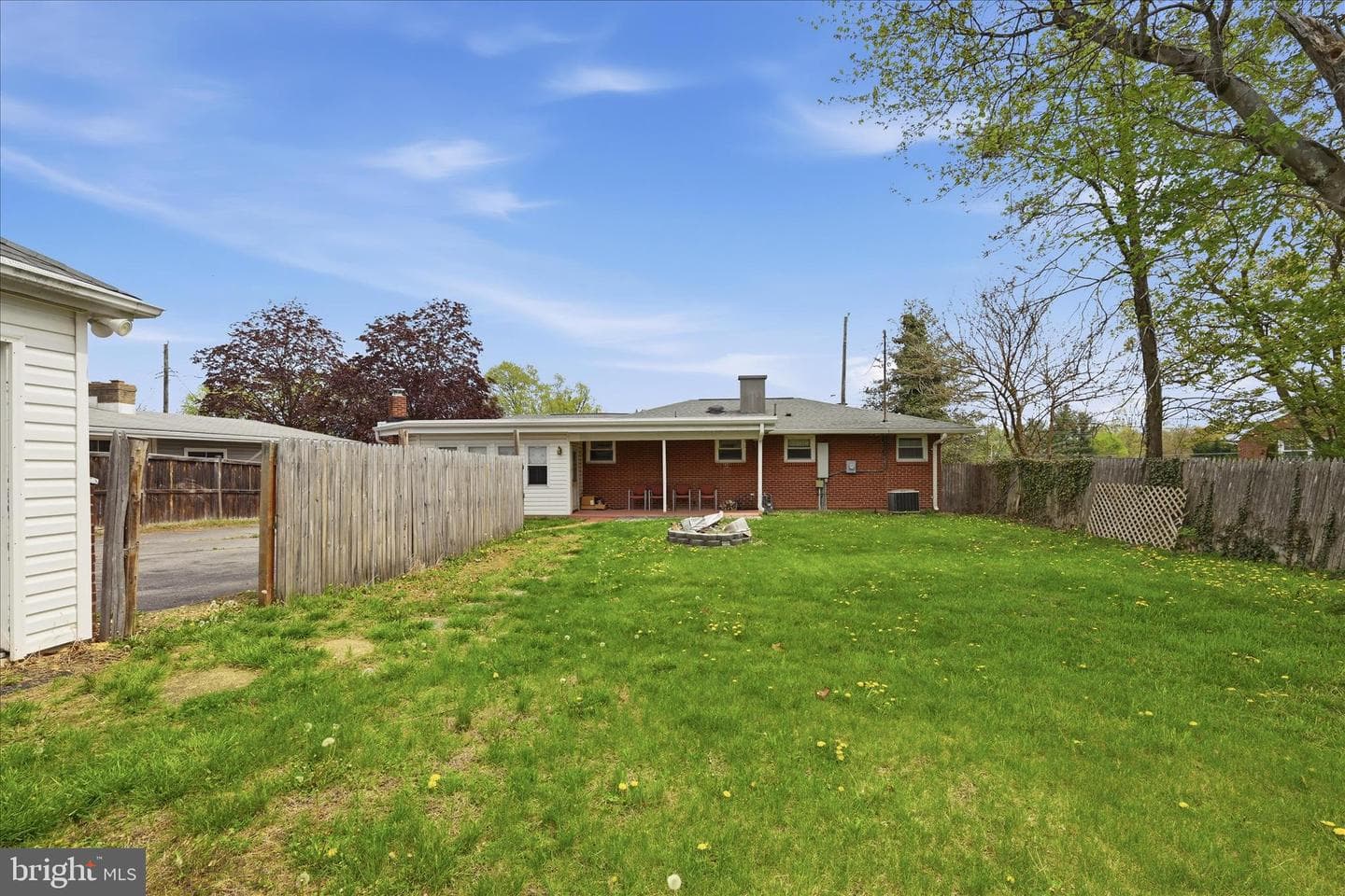 433 Beechcroft Road photo 35