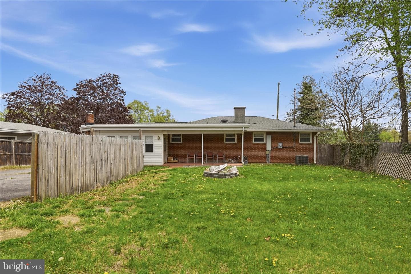 433 Beechcroft Road photo 36