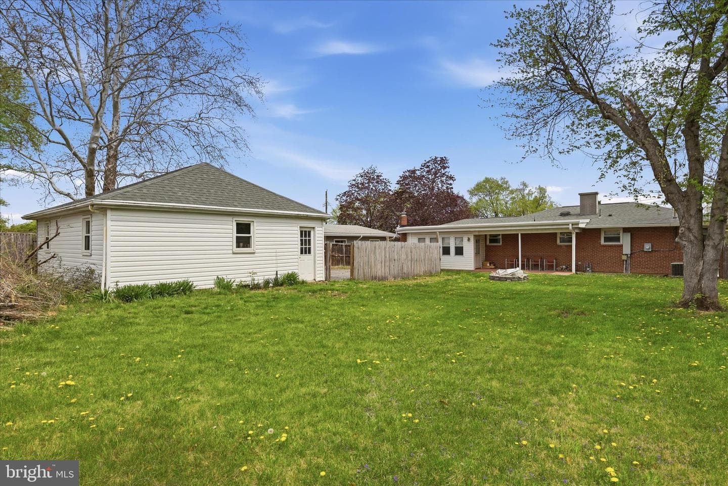 433 Beechcroft Road photo 38