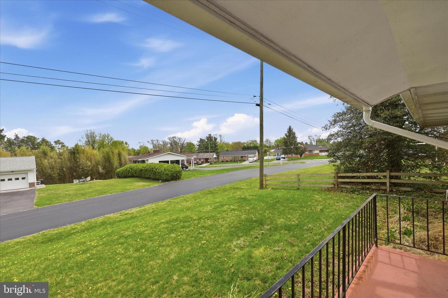 433 Beechcroft Road photo 4