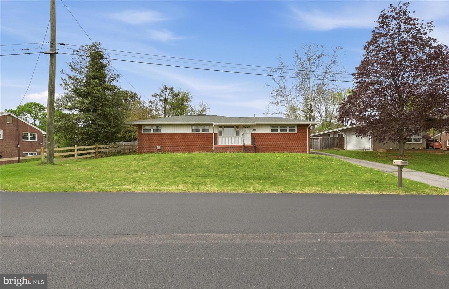 433 Beechcroft Road photo 40