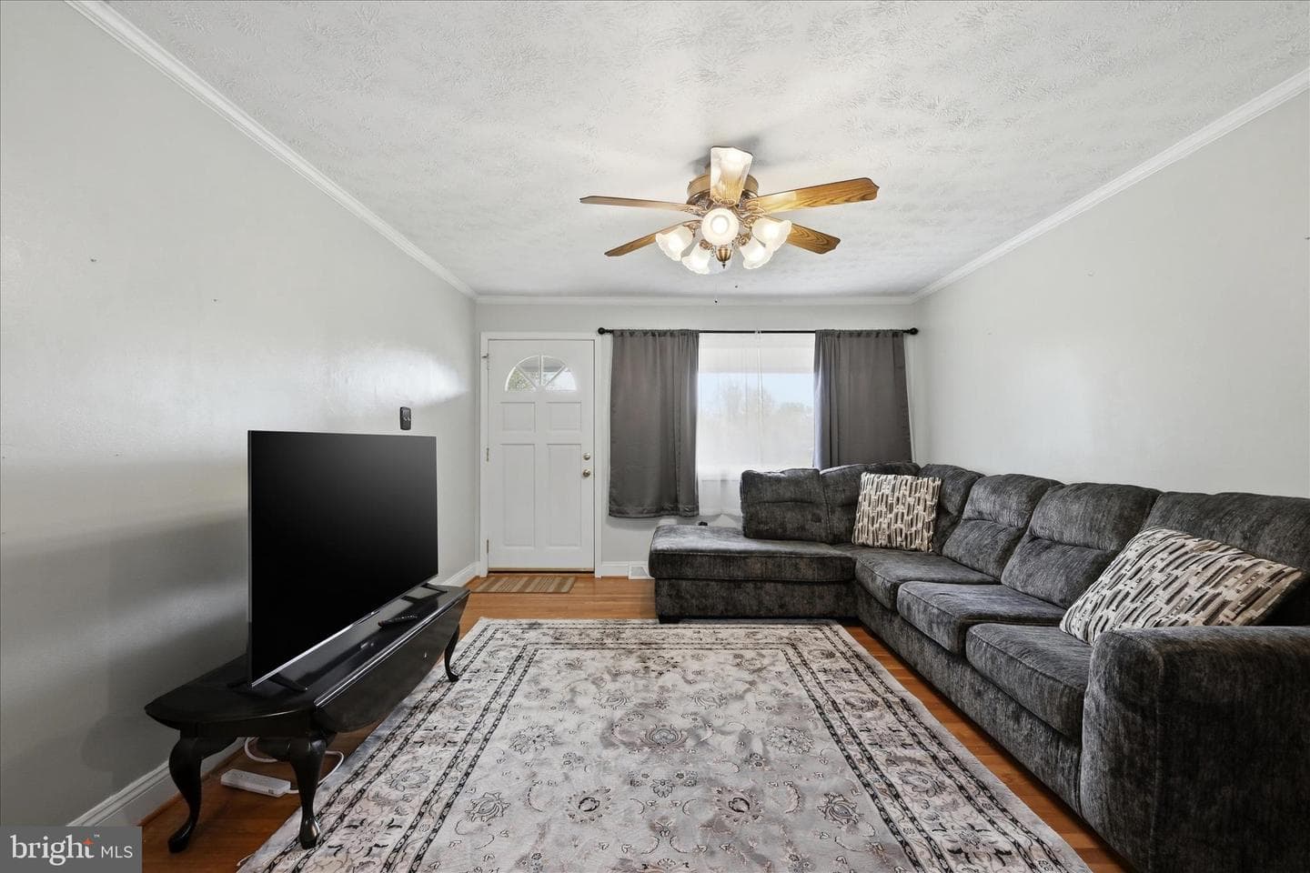 433 Beechcroft Road photo 8
