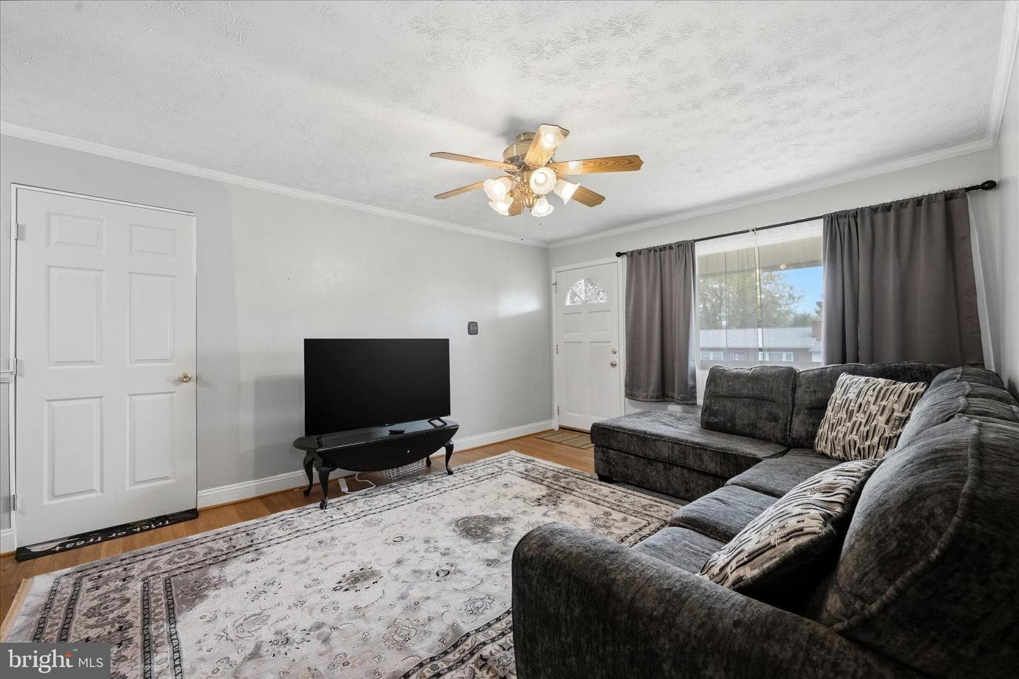 433 Beechcroft Road photo 9