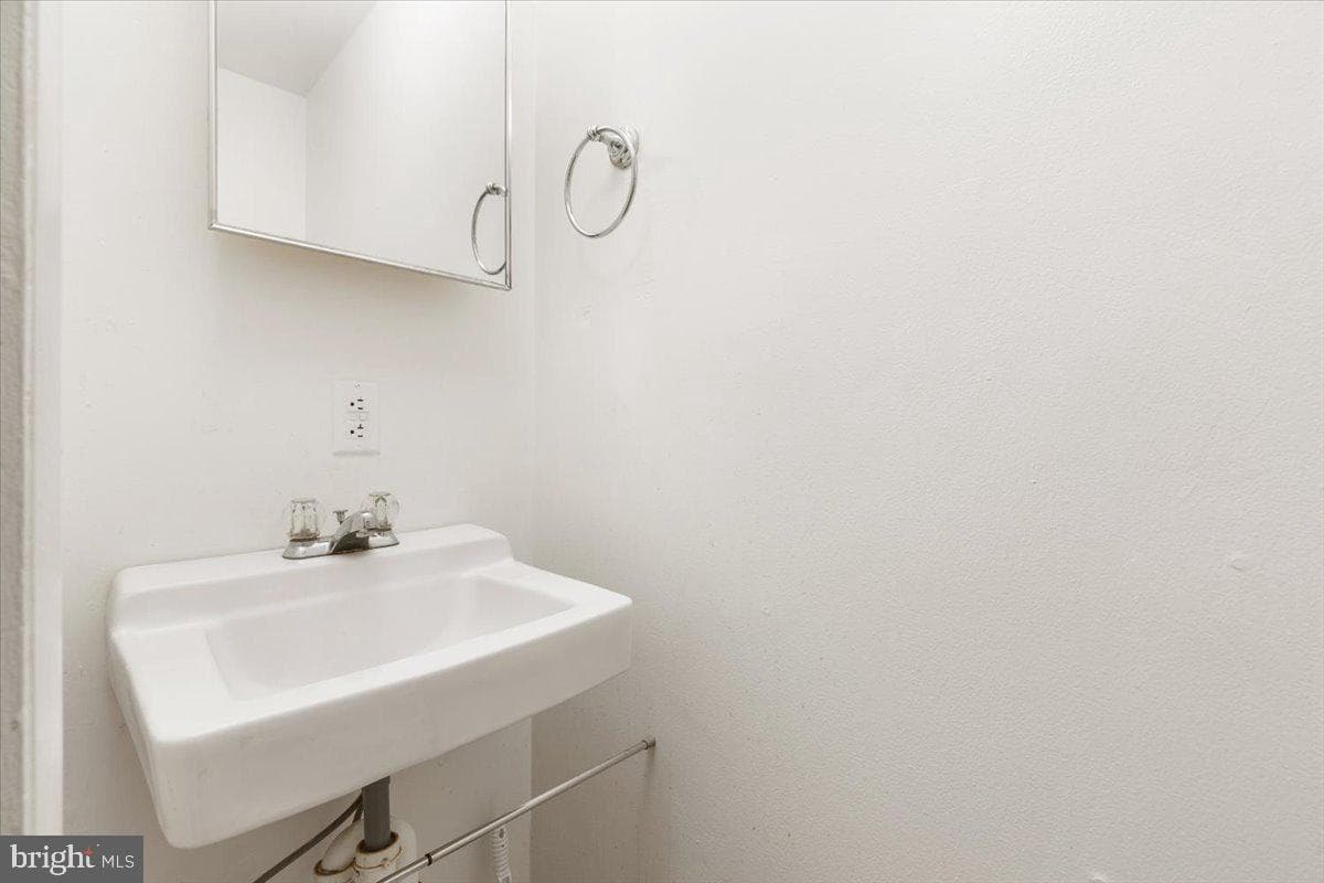 307 E Piccadilly Street photo 14
