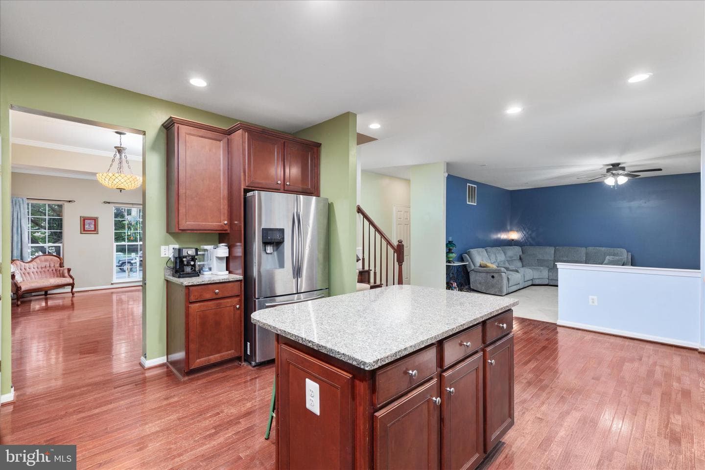 660 Beehive Way photo 11