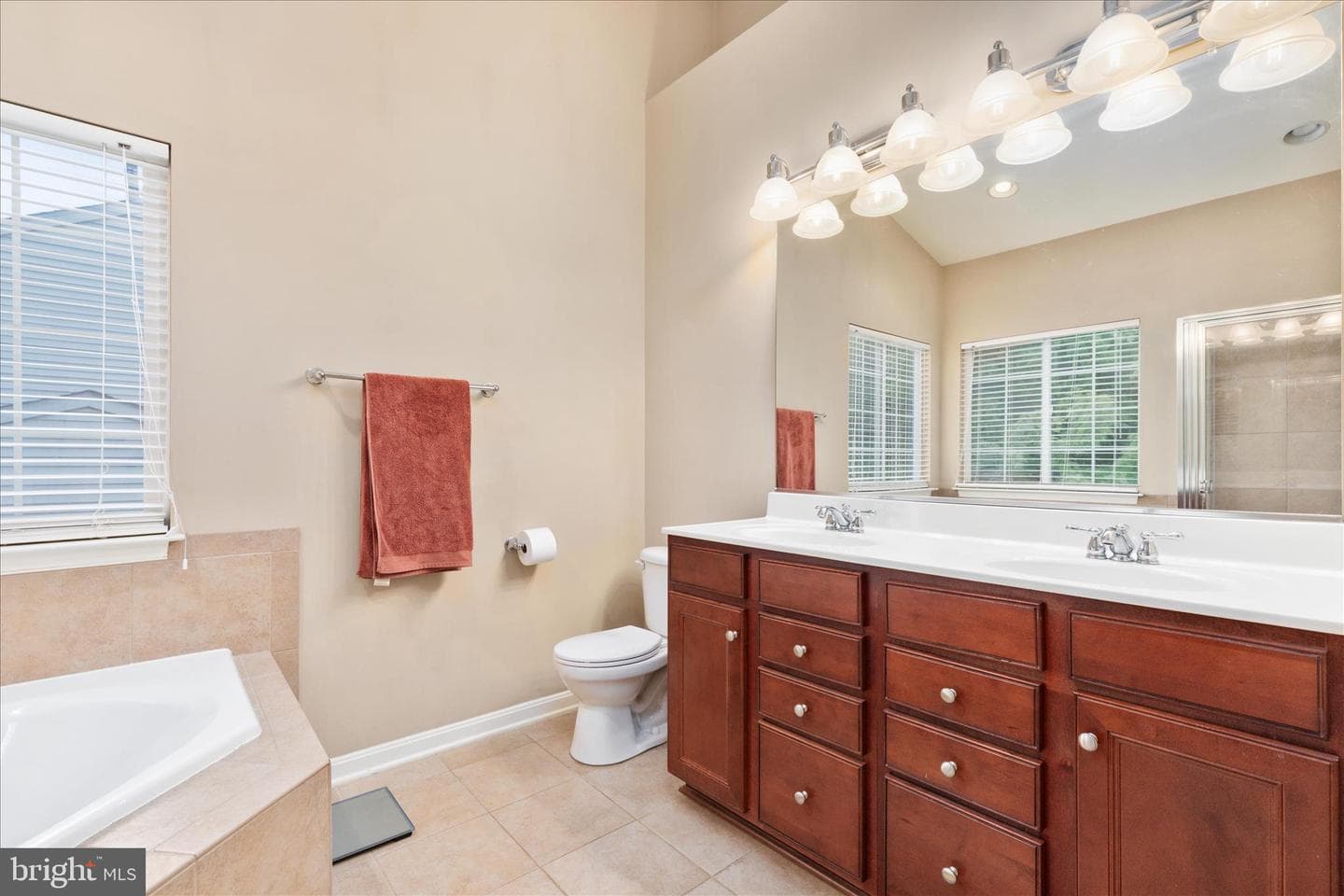 660 Beehive Way photo 29